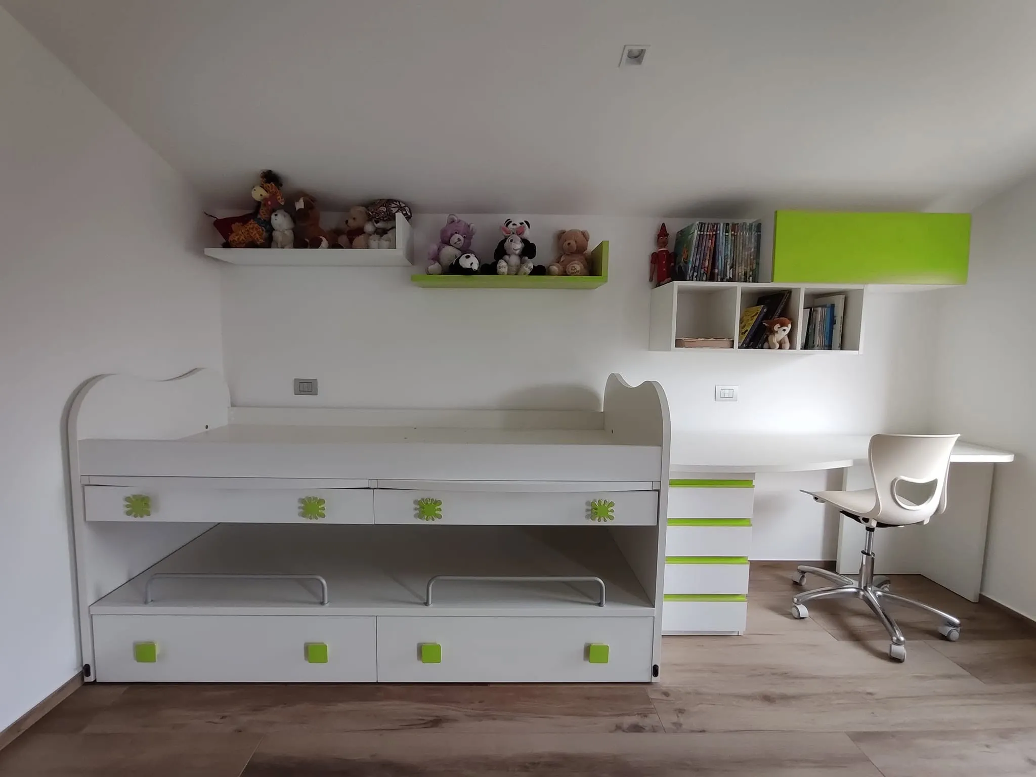 490749278 1232735262186581 6360620328289792060 N 11zon - Zona notte su misura, armadi e cabine armadio personalizzate | Quattroper