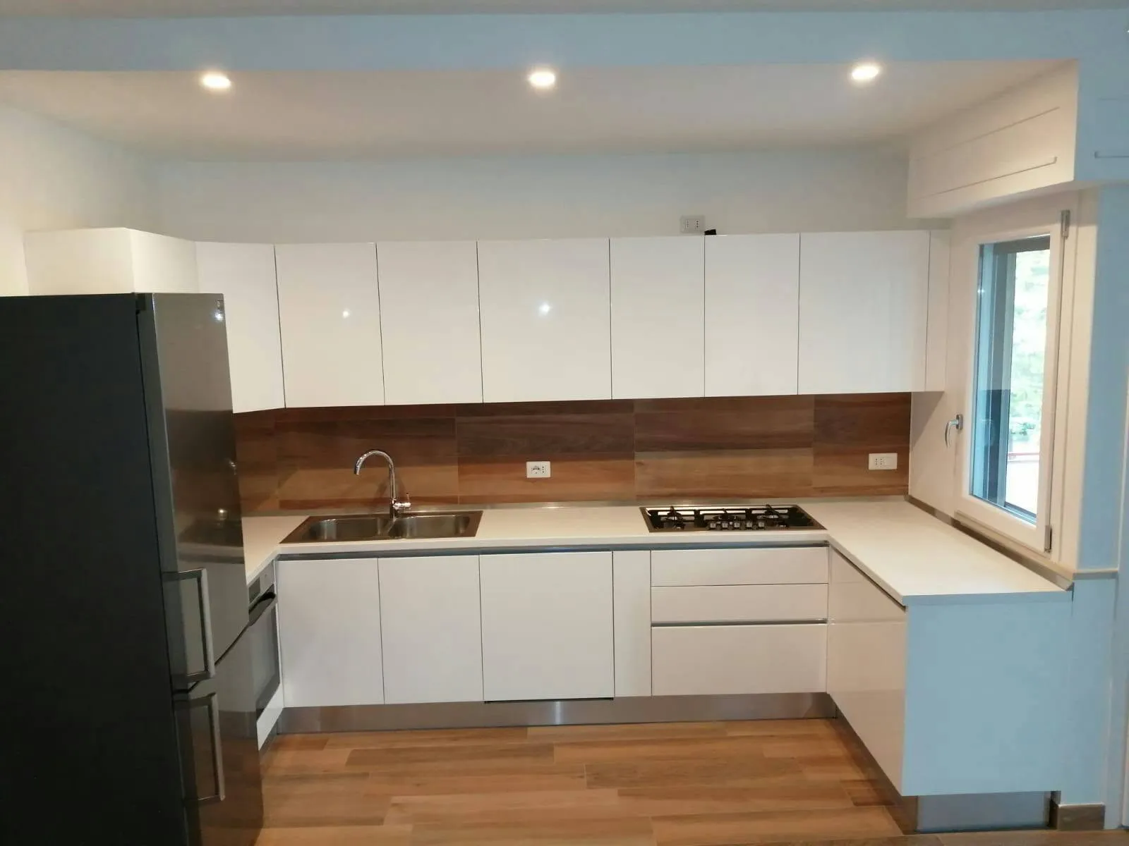 74701626 2338104319649857 2542615184623534080 N 11zon - Cucina di design su misura, progettazione interni di lusso | Quattroper