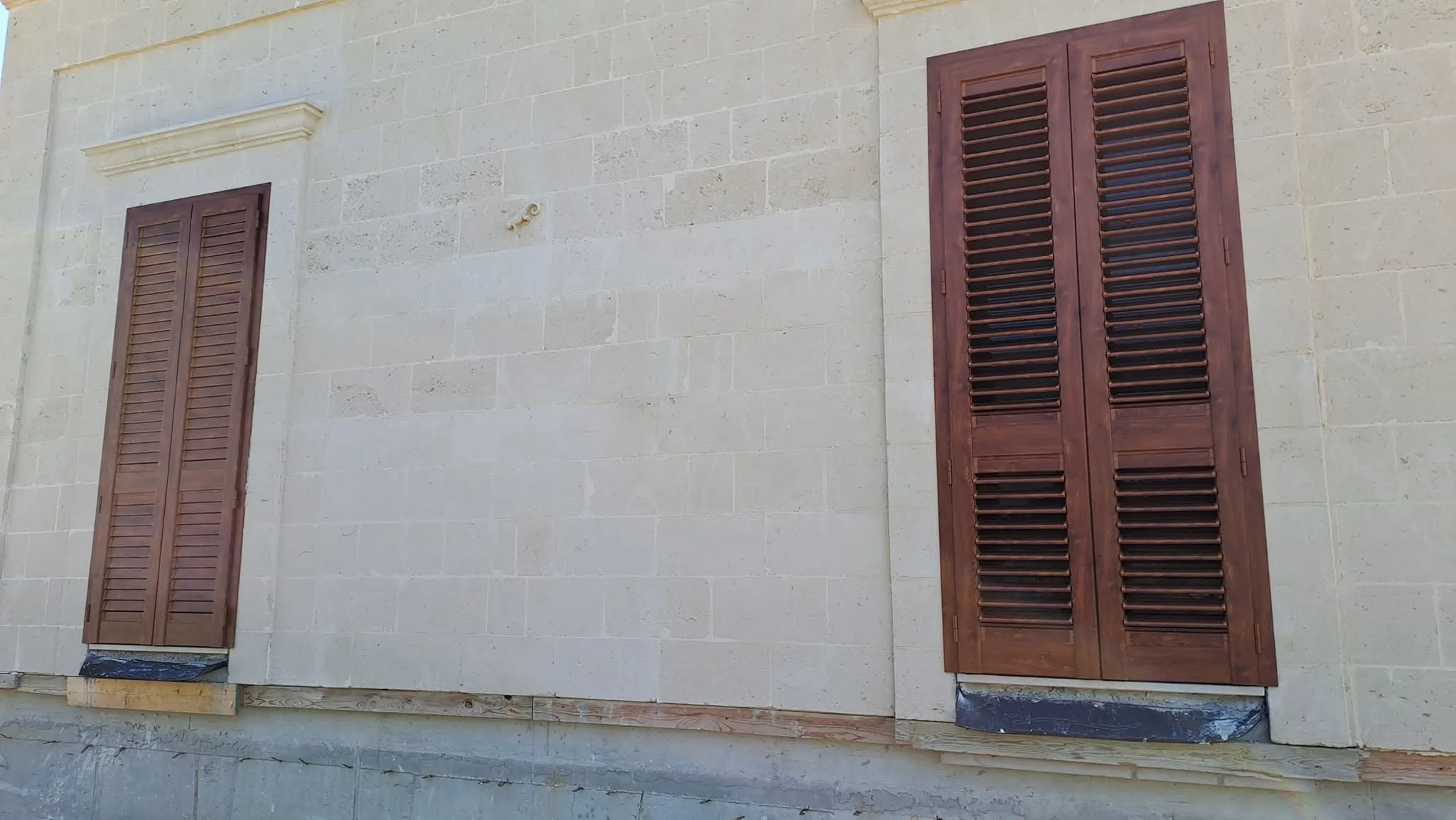 494239640 1244073564386084 6703054985475589286 N 11zon - Infissi in legno e legno-alluminio ad alto risparmio energetico | Quattroper