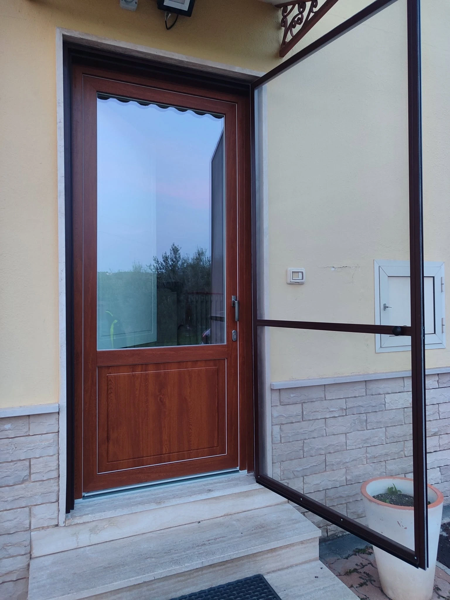 573860240 1404702761656496 6165544978260137266 N - Infissi in legno e legno-alluminio ad alto risparmio energetico | Quattroper