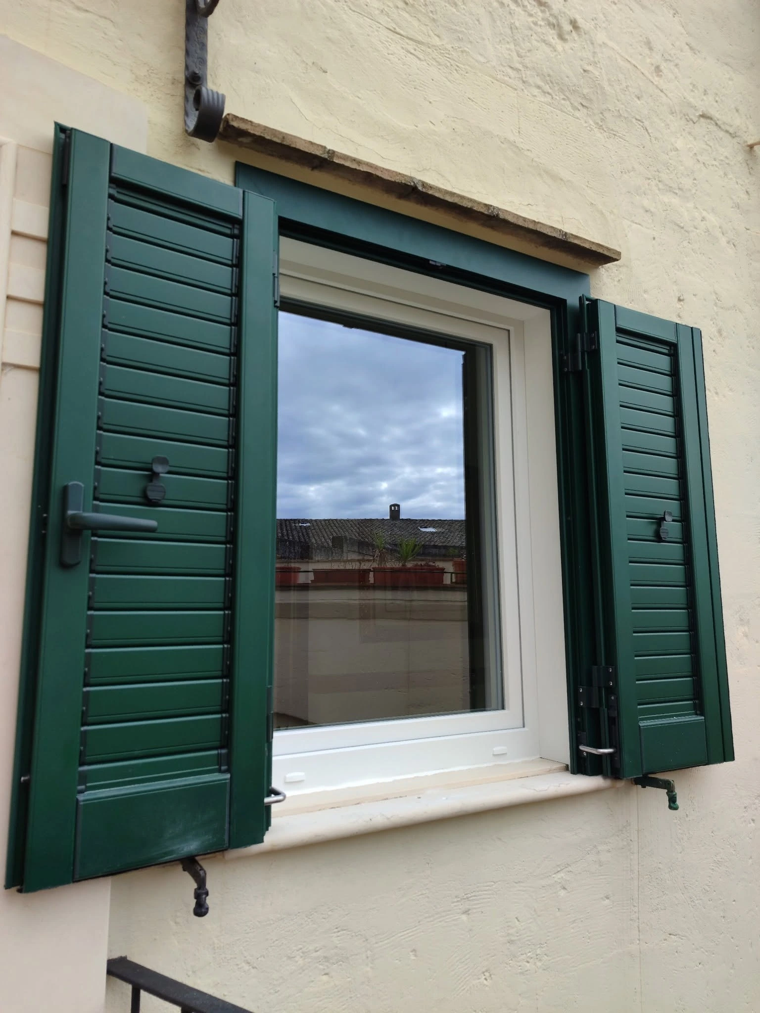 631889109 1494364636023641 1052638446172843985 N - Infissi in legno e legno-alluminio ad alto risparmio energetico | Quattroper