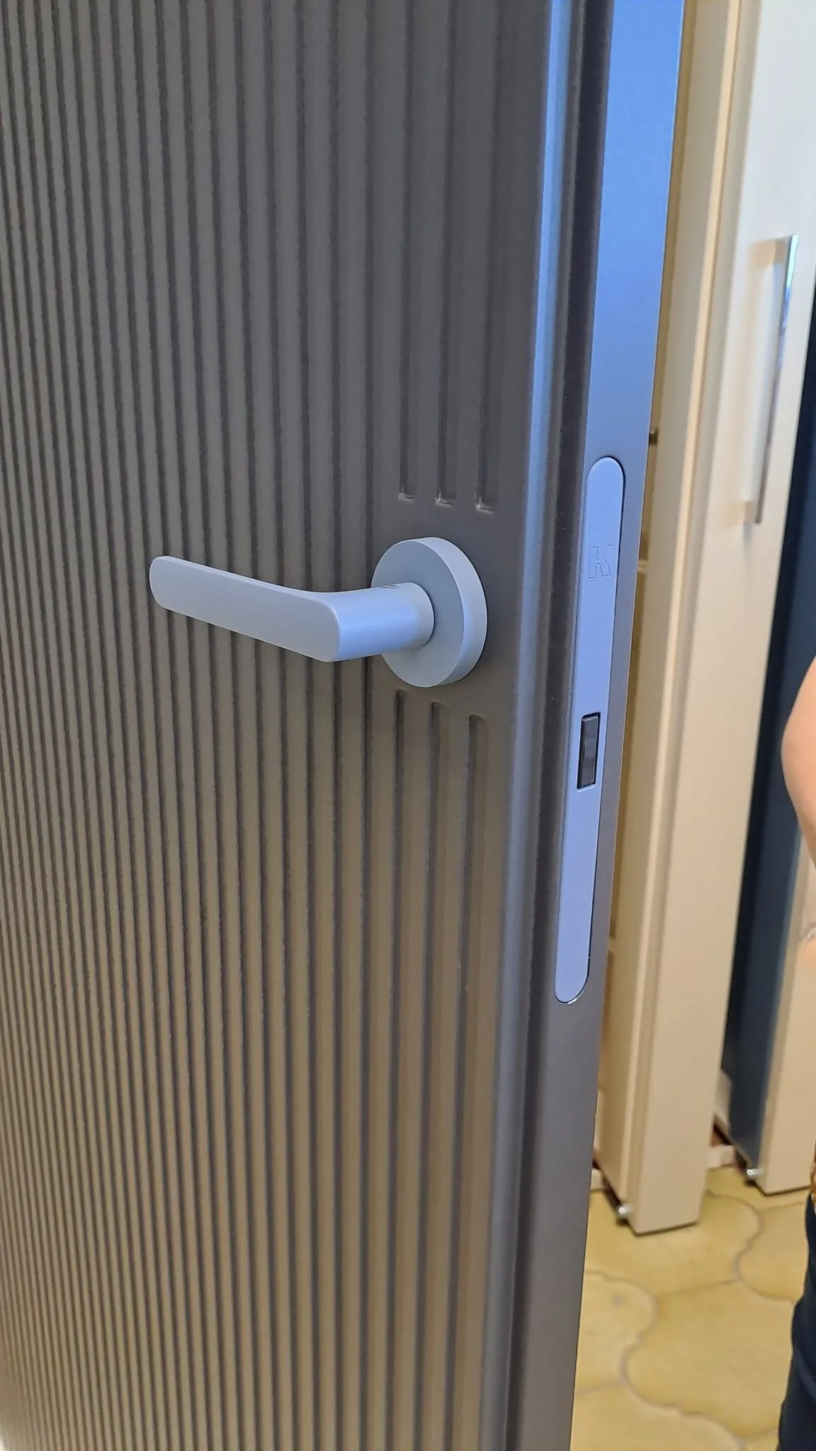 508857485 1287785736681533 8846582673867331851 N 11zon - Porte interne in legno massello e portoni blindati di sicurezza | Quattroper