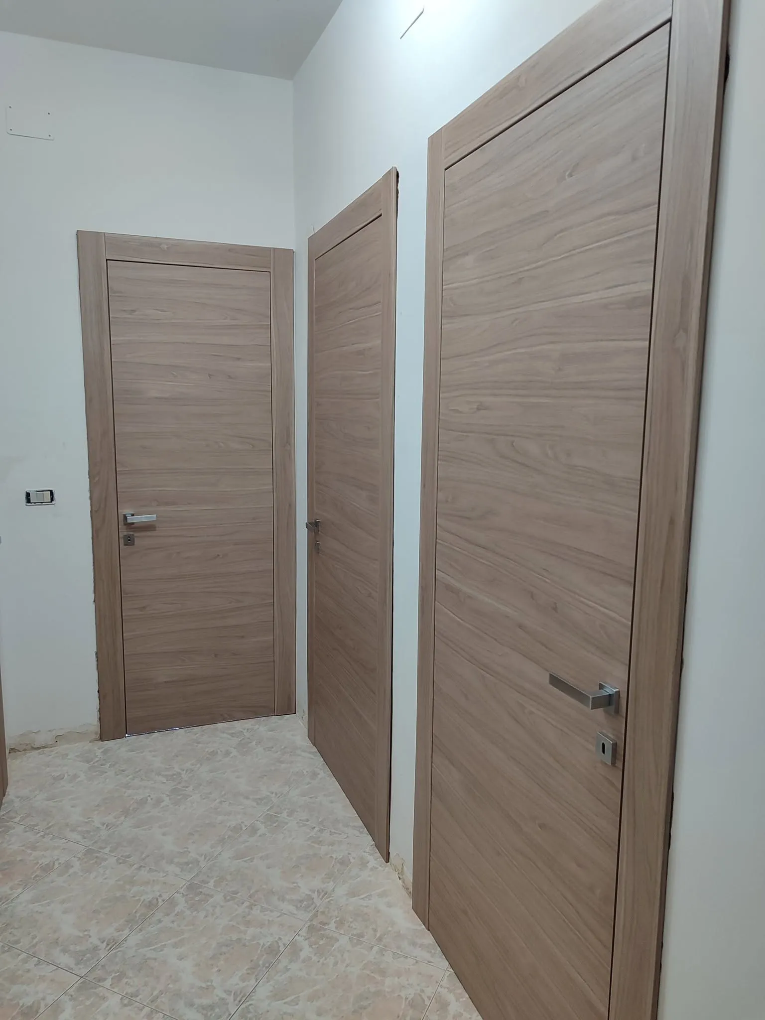 550526392 1370208508439255 3691103220942458676 N 11zon - Porte interne in legno massello e portoni blindati di sicurezza | Quattroper